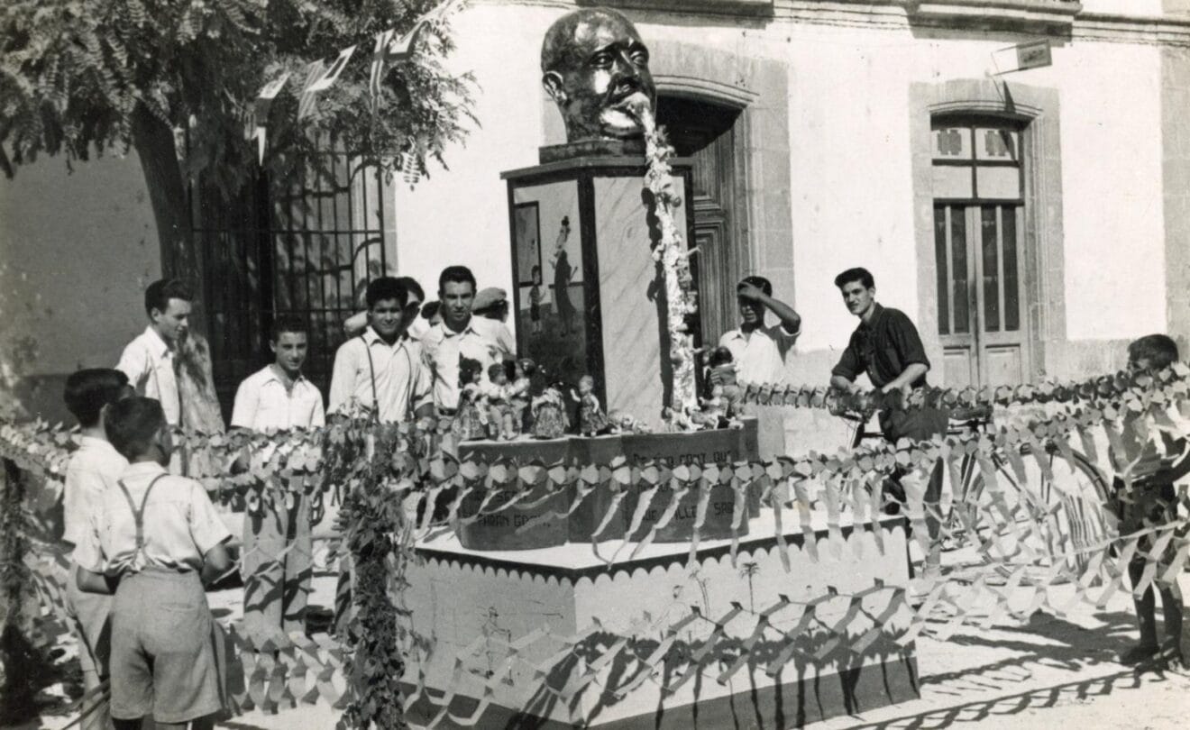 Foguera infantil 1950 | Foto Arxiu Municipal Xàbia