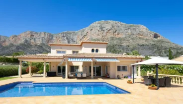 Amplia terraza para disfrutar del verano