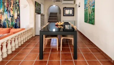 Comedor amplio con aire acondicionado