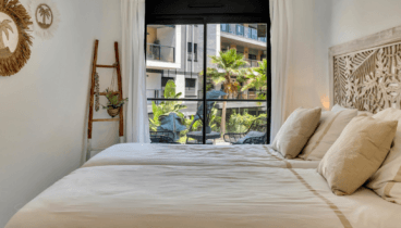 Detalles del dormitorio principal con acabados de calidad