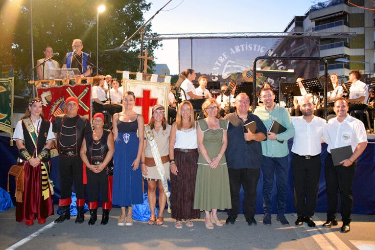 Autoridades y cargos festeros en el concierto de música festera de Xàbia