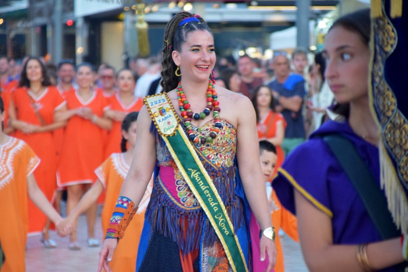 Elvira Vives, abanderada mora