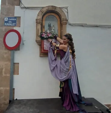 Elvira Vives, abanderada mora en la ofrenda a Sant Jaume centro histórico
