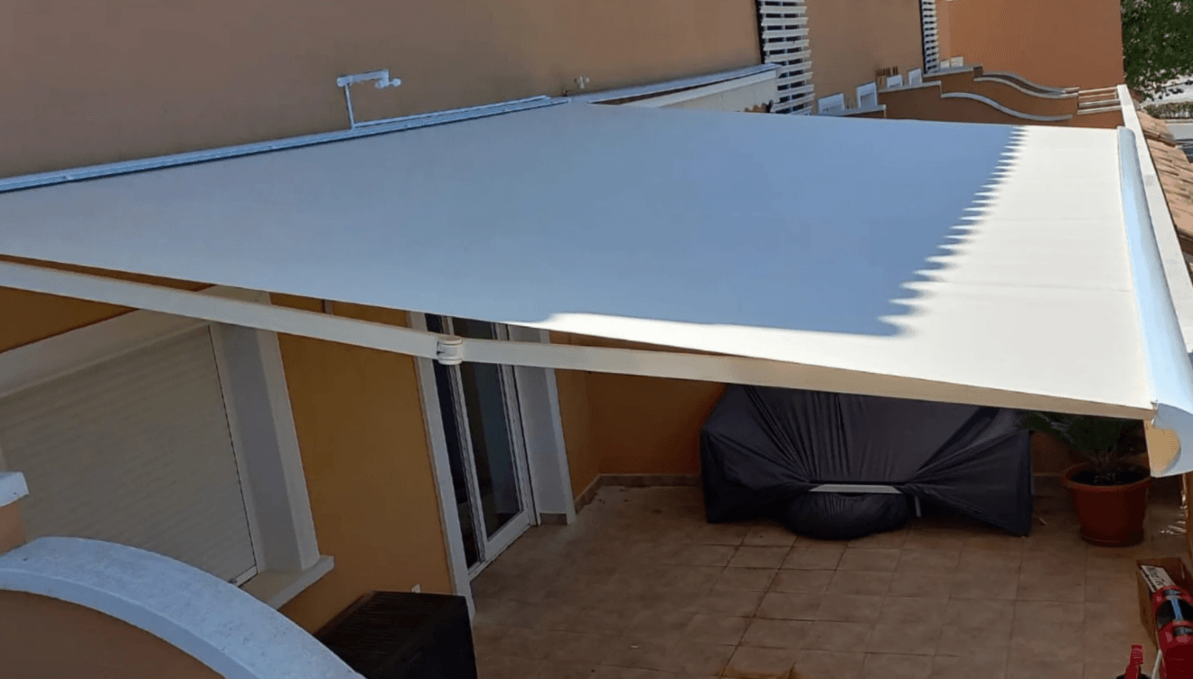 Equipo técnico especializado en instalación de toldos en Jávea