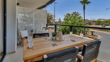 Mesa exterior para disfrutar las noches de verano