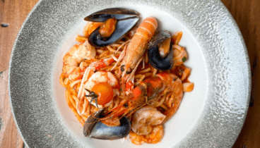 Pescado fresco en restaurante con vistas al mar en Jávea