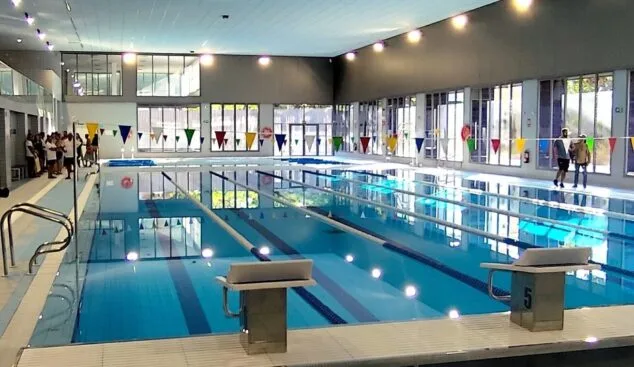 Imagen: Piscina Municipal de Xàbia el día de la inauguración