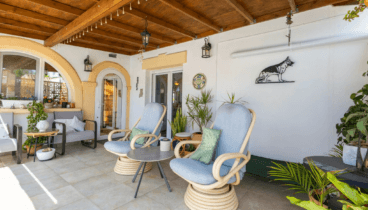 Terraza cubierta perfecta para el relax diario