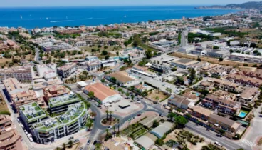 Ubicación privilegiada junto al mar y al puerto deportivo