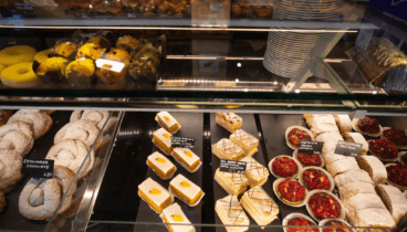 Variedad de tartas y pasteles en Jávea