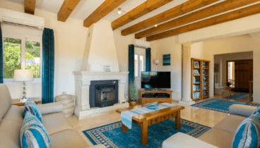 Zona de estar con salida directa a la naya mediterránea