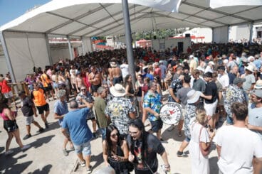 Cientos de personas acuden a la primera jornada del Baret dels bous a la Mar Xàbia 2025