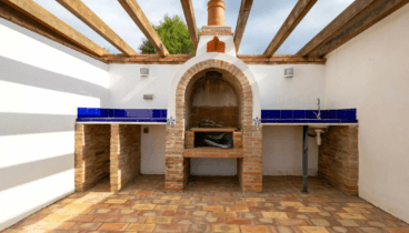 Barbacoa exterior con zona de comedor