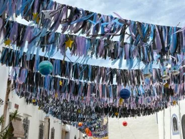 Calles y balcones engalanados en Duanes de la Mar 2025 (5)