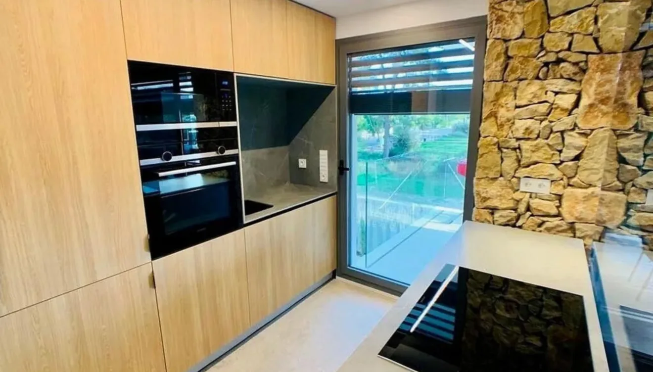 Cocina funcional con electrodomésticos integrados