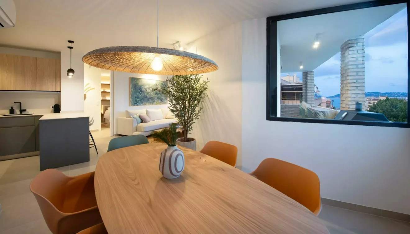 Comedor junto a la cocina