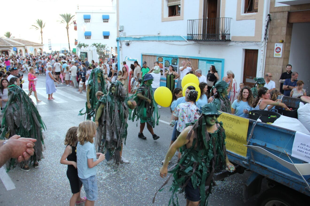 Desfile de carrozas de las fiestas de Loreto de Xàbia (10)