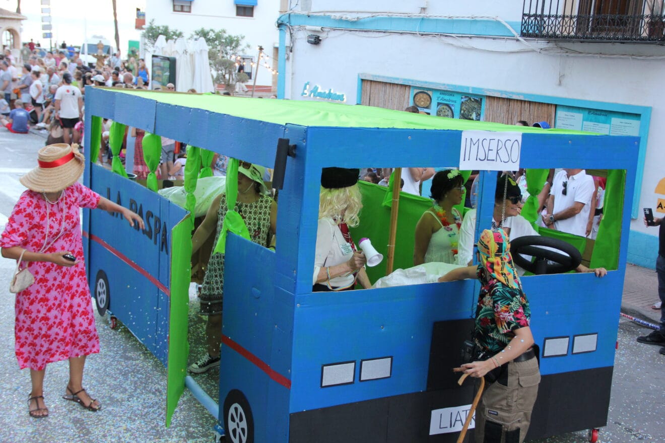 Peña Liatrix en el desfile de carrozas de las fiestas de Loreto de Xàbia