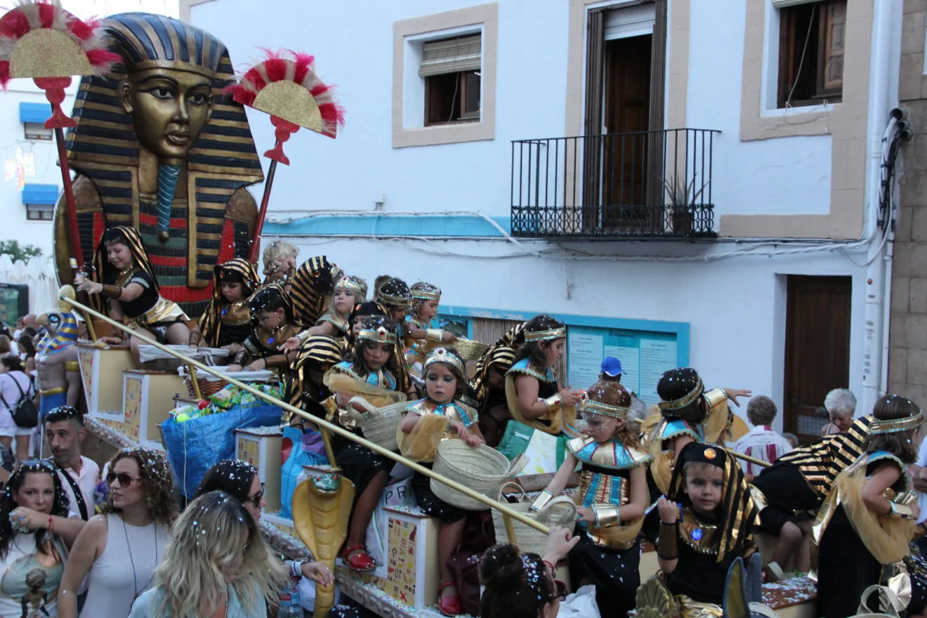 Desfile de carrozas de las fiestas de Loreto de Xàbia (35)