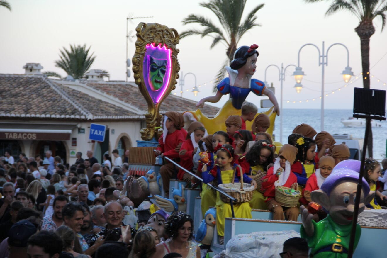 Desfile de carrozas de las fiestas de Loreto de Xàbia (43)