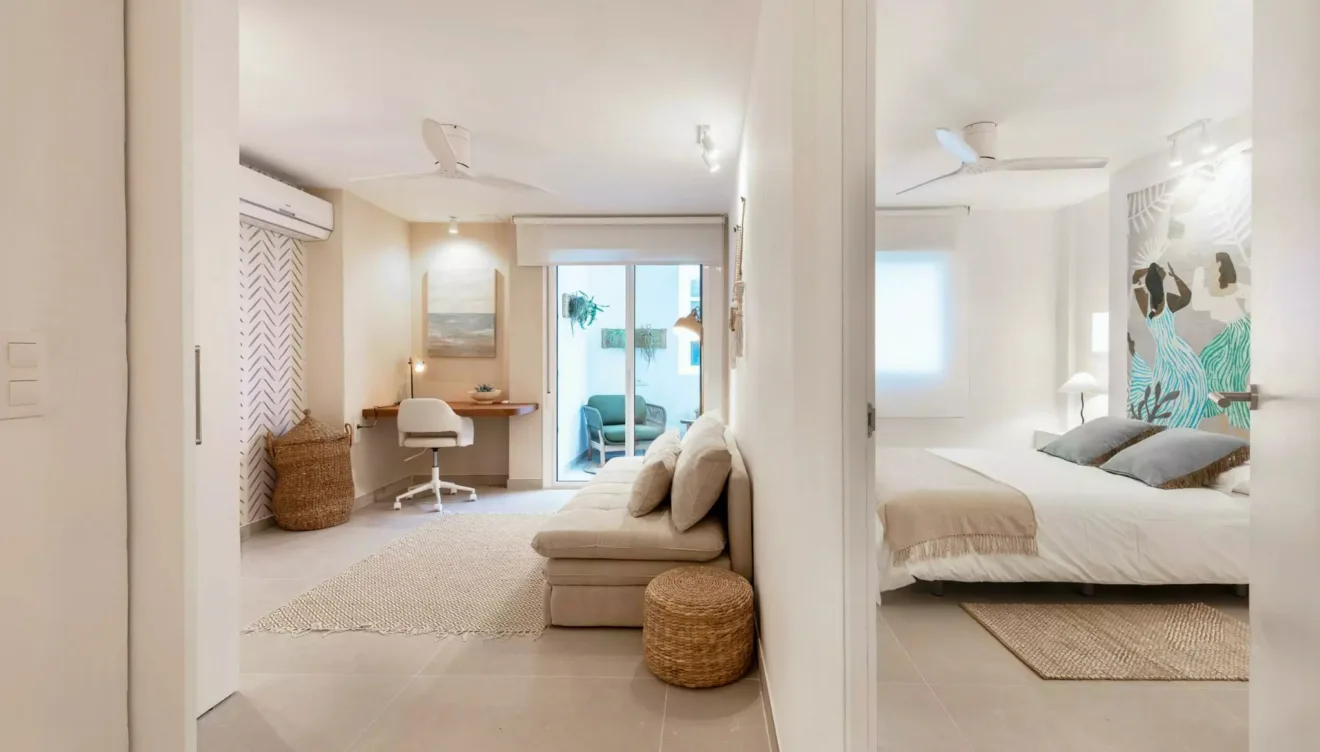 Dormitorio amplio cercano a la sala de estudios o habitación de invitados