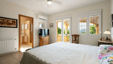 Dormitorio doble con armarios empotrados