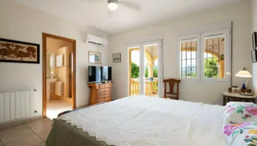 Dormitorio doble con armarios empotrados