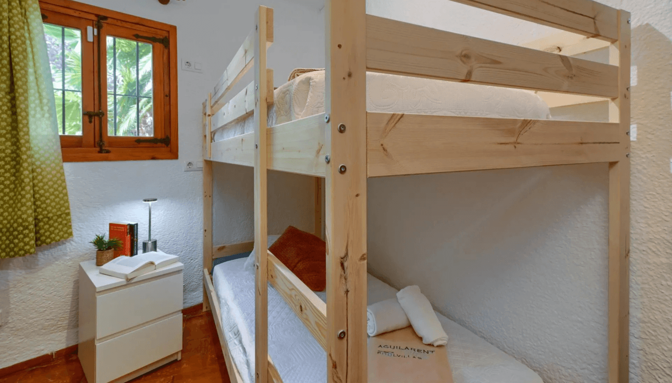 Dormitorio doble en alquiler vacacional en la Costa Blanca