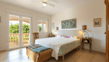 Dormitorio versátil con ventilador de techo