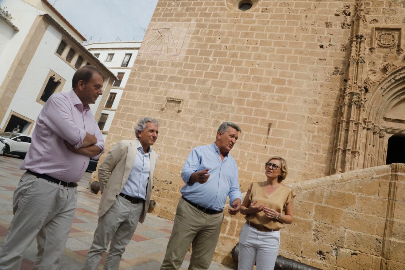 El conseller Vicente Martínez Mus visita Xàbia y explica el proyecto para la superpoblación de jabalíes (1)