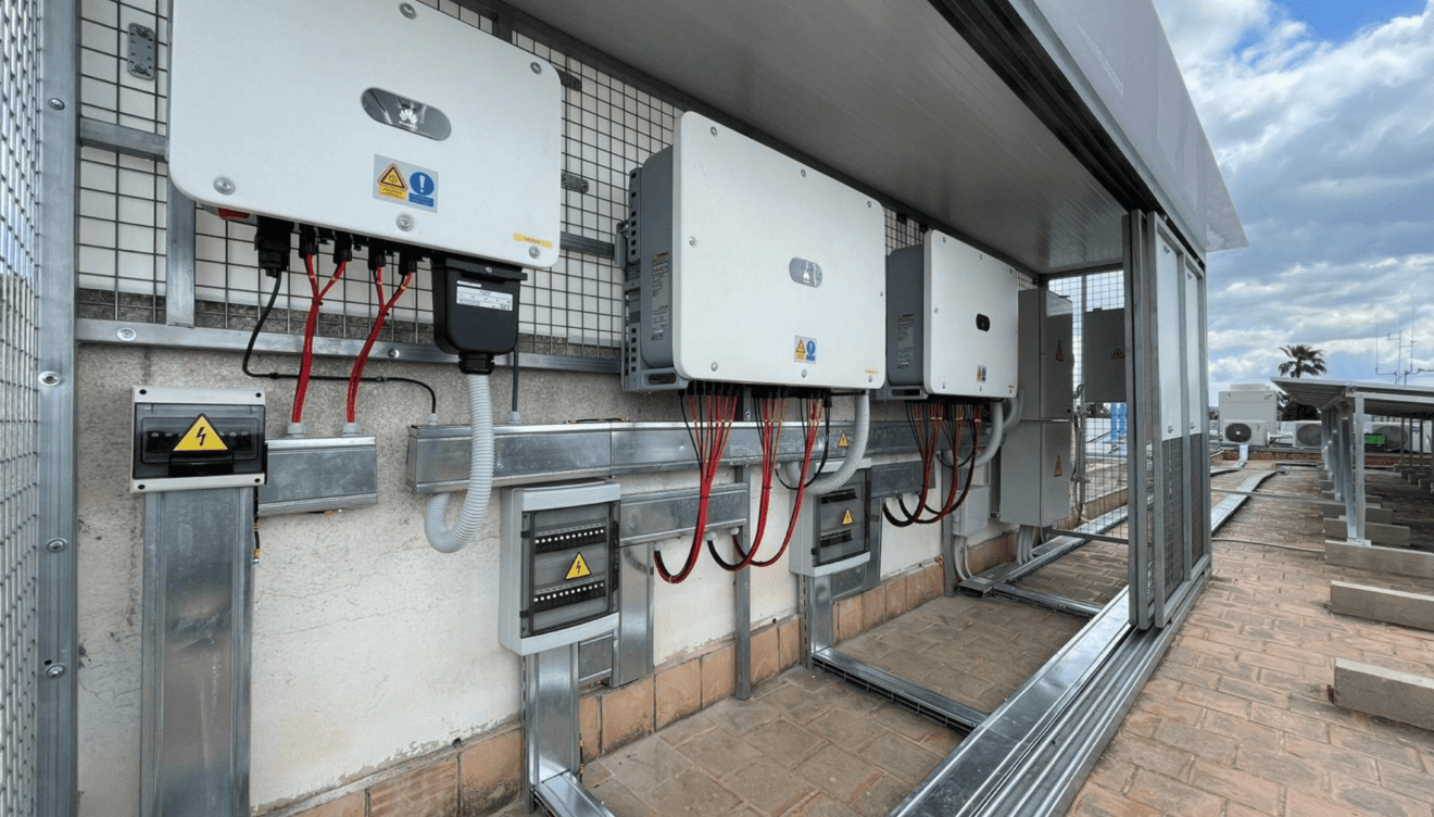 Inversores trifásicos Huawei de 100 kW para autoconsumo energético