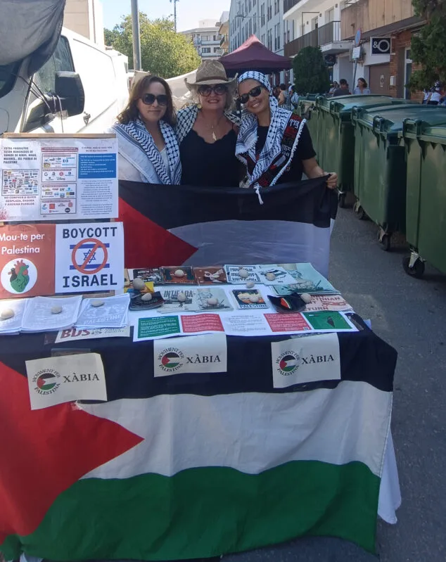 Imagen: Moviment per Palestina Xàbia en el mercadillo ambulante