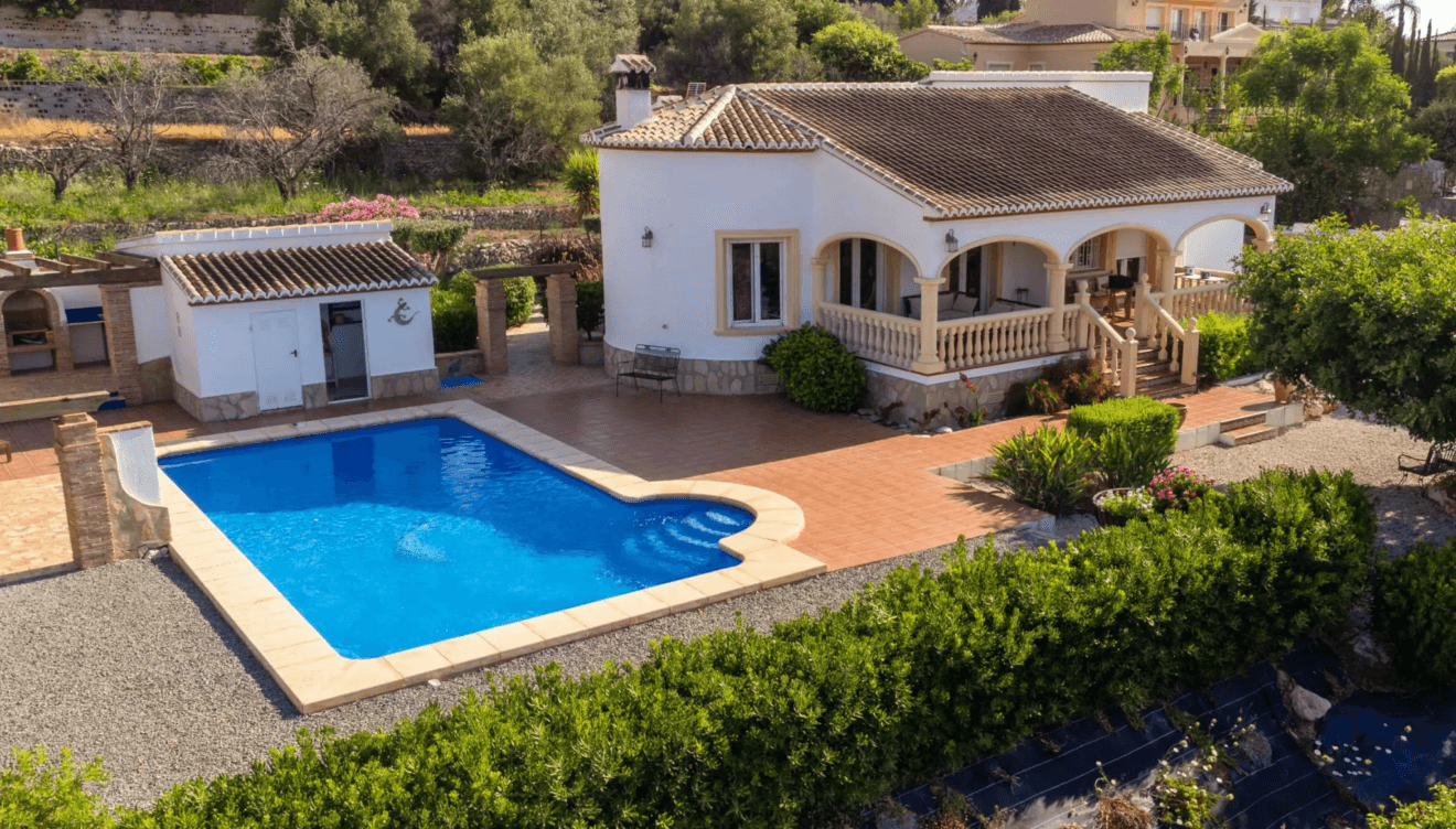 Porche cubierto ideal para descansar (2)