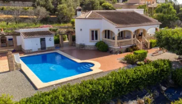 Porche cubierto ideal para descansar (2)