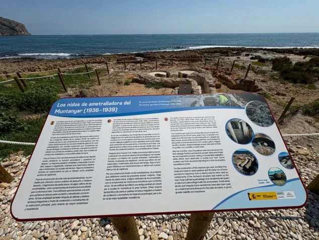 Imagen: Panel explicativo de los nidos de ametralladoras del Primer Montañar de Xàbia