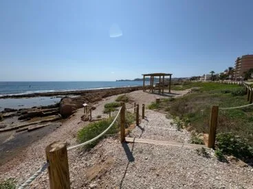 Sendero y mirador donde contemplar el proyecto de regeneración y visitable del Primer Montañar de Xàbia