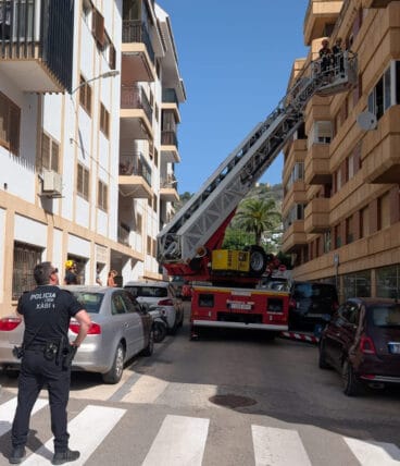 Rescatan a una mujer en su vivienda