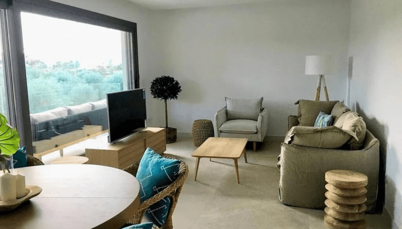 Salón-comedor con distribución abierta y luminosa