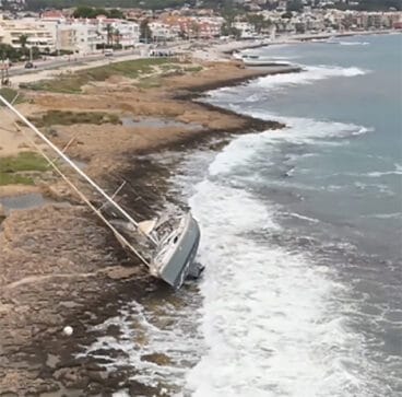 Velero encallado desde el aire