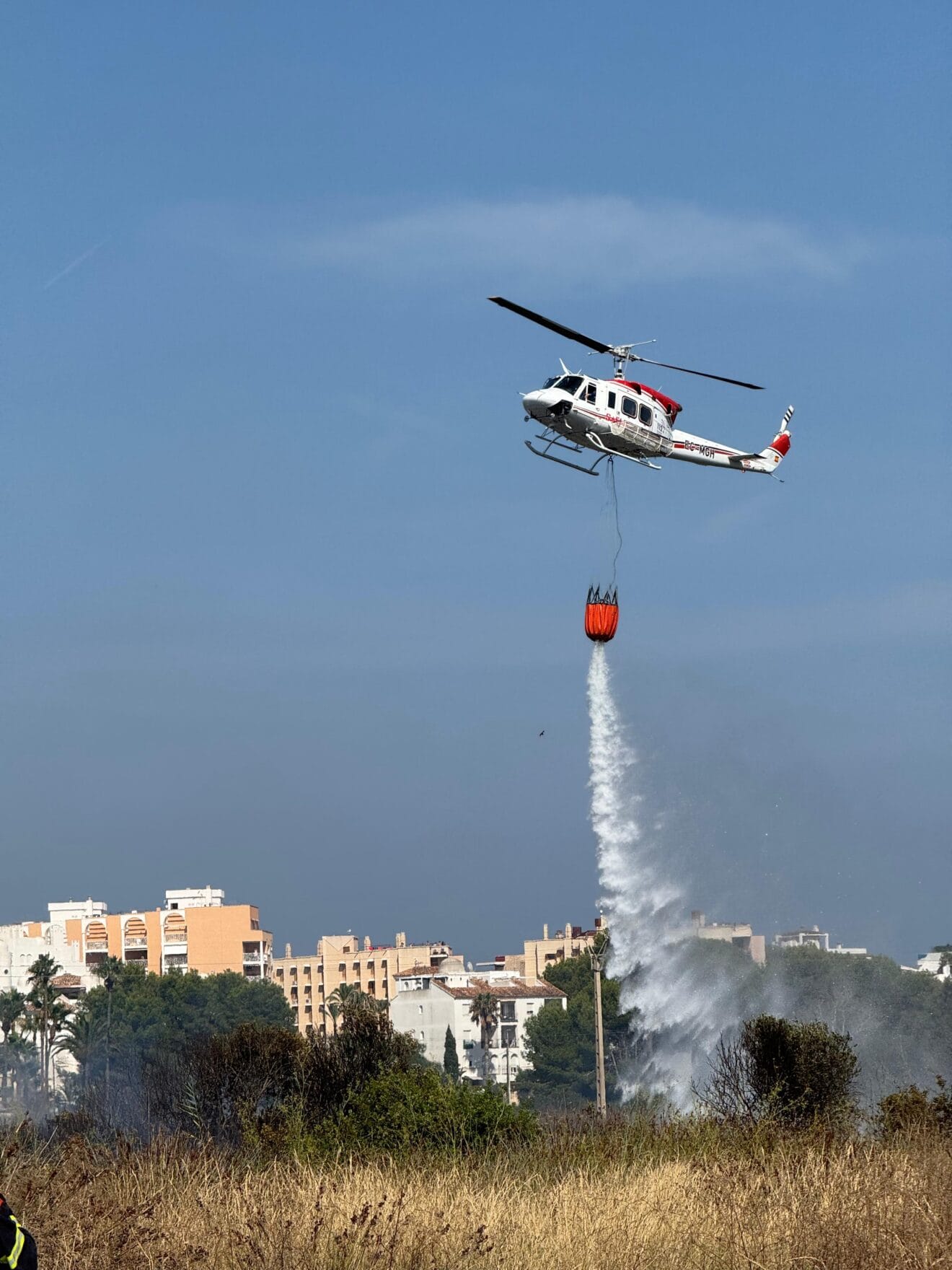 Helicóptero en las labores de extinción