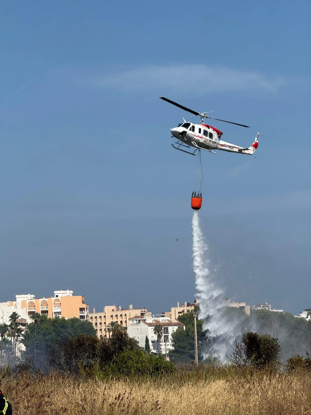 Helicóptero en las labores de extinción