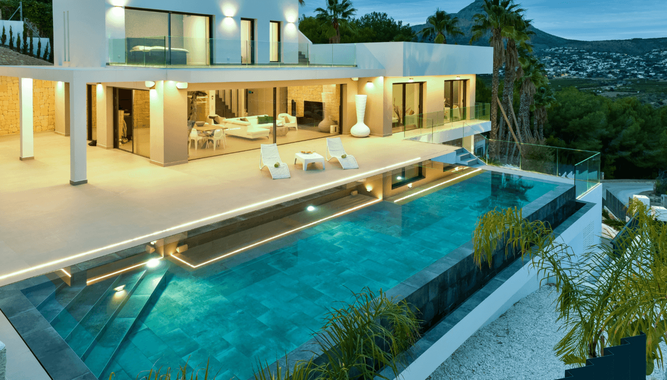 25 años de experiencia en construcción de piscinas