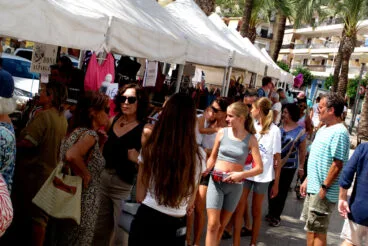 Asistentes en la Fira d’stock comarcal en Xàbia