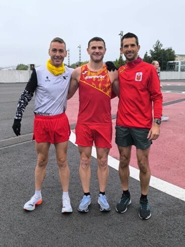 Barragán junto a atletas españoles