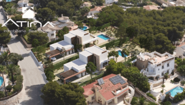 Chalet con piscina privada parcela de mil metros y vistas despejadas al mar