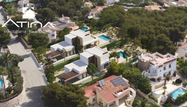 Imagen: Chalet con piscina privada parcela de mil metros y vistas despejadas al mar