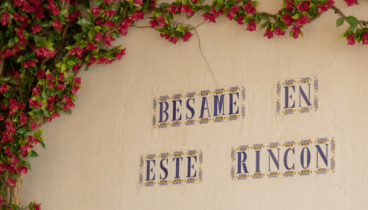 Detalles acogedores del interior en Escama Jávea