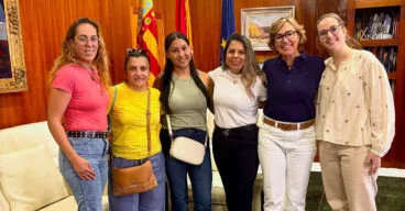 El colectivo Madres Poderosas se reúne con la alcaldesa y concejala