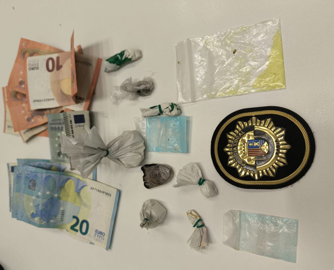 Incautación de droga a los detenidos