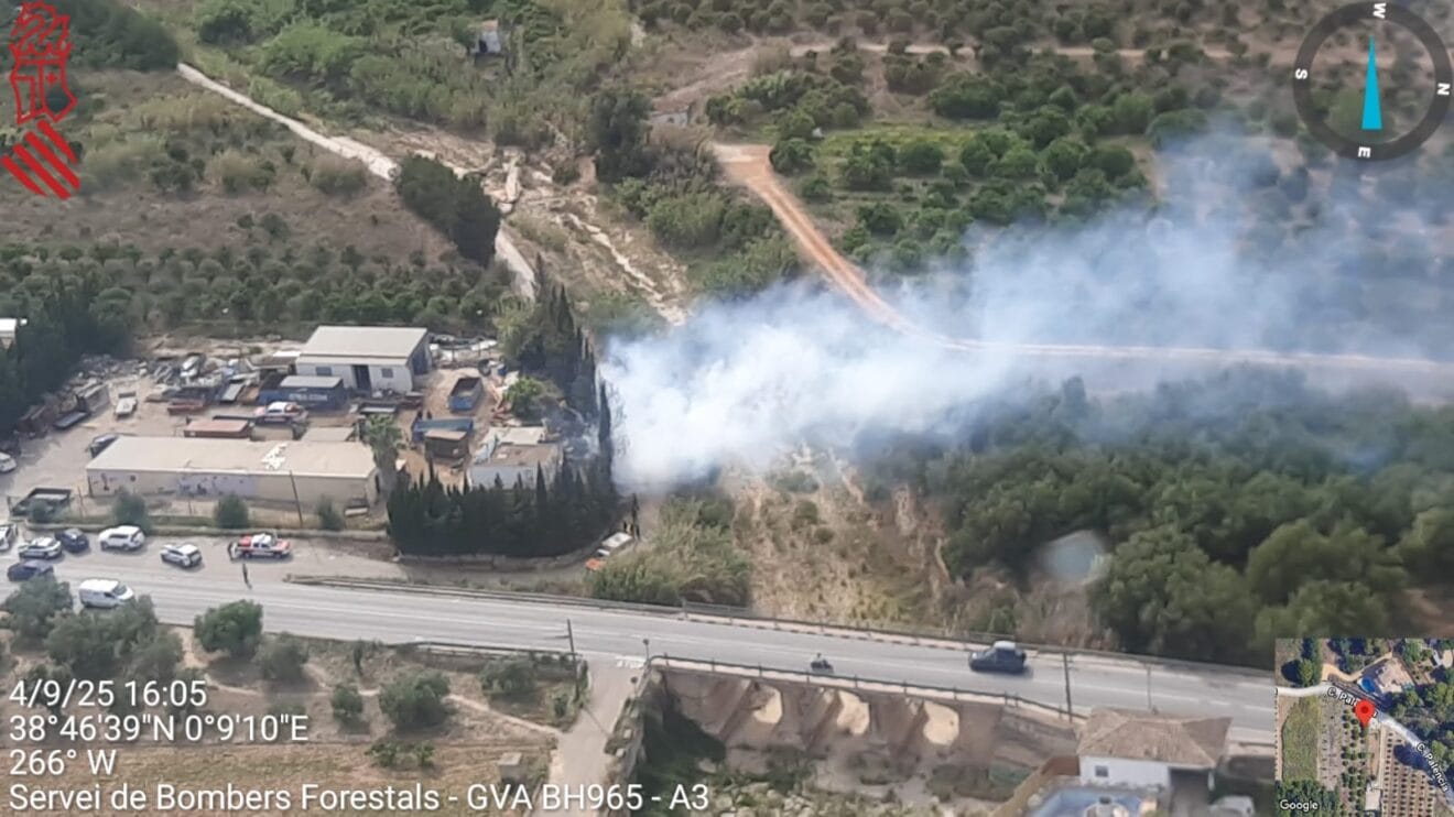 Incendio de la parcela en la calle Palencia